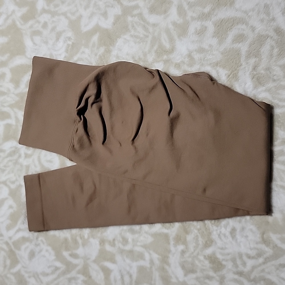 NWOT Athletic Scrunchback Leggings